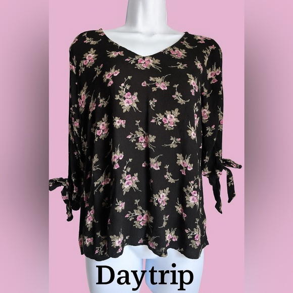 DAYTRIP FLORAL TIE SLEEVE TOP - Picture 1 of 5